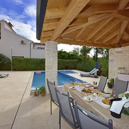 Guest house House Anna For Max 13 Persons In Porec, Pet Friendly