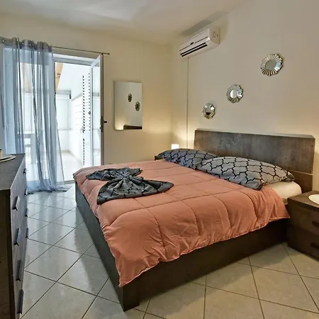 House Anna For Max 13 Persons In Porec, Pet Friendly Guest house Porec