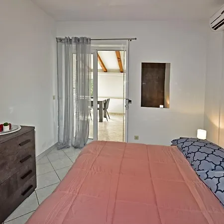 House Anna For Max 13 Persons In Porec, Pet Friendly Guest house Porec
