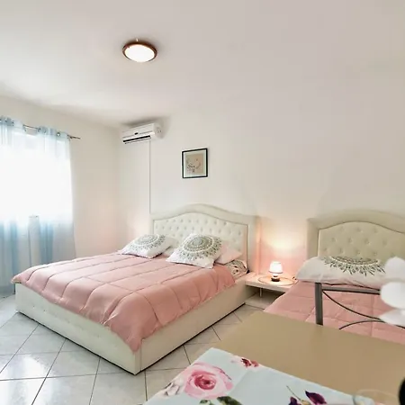 Guest house House Anna For Max 13 Persons In Porec, Pet Friendly Porec
