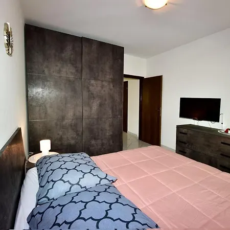Guest house House Anna For Max 13 Persons In Porec, Pet Friendly *