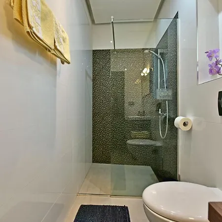 House Anna For Max 13 Persons In Porec, Pet Friendly Guest house Porec