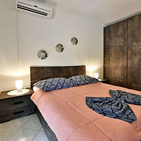 House Anna For Max 13 Persons In Porec, Pet Friendly Guest house Porec