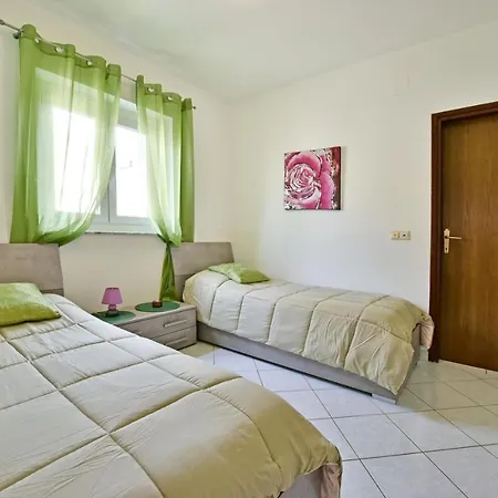 House Anna For Max 13 Persons In Porec, Pet Friendly Guest house *