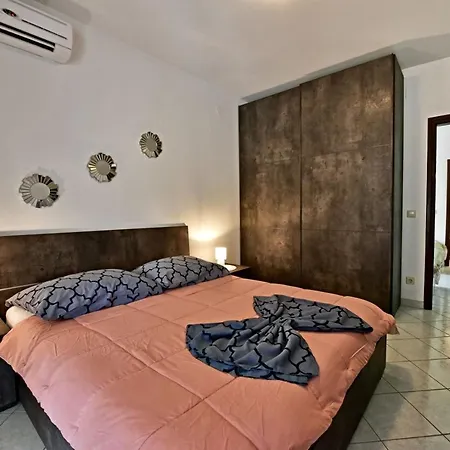 House Anna For Max 13 Persons In Porec, Pet Friendly Porec